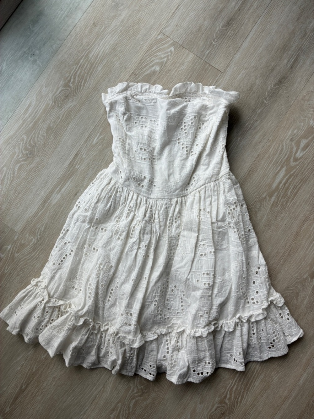 *ANTHROPOLOGIE* Forever That Girl 100% cotton-Eyelet Strapless Ruffle Sundress